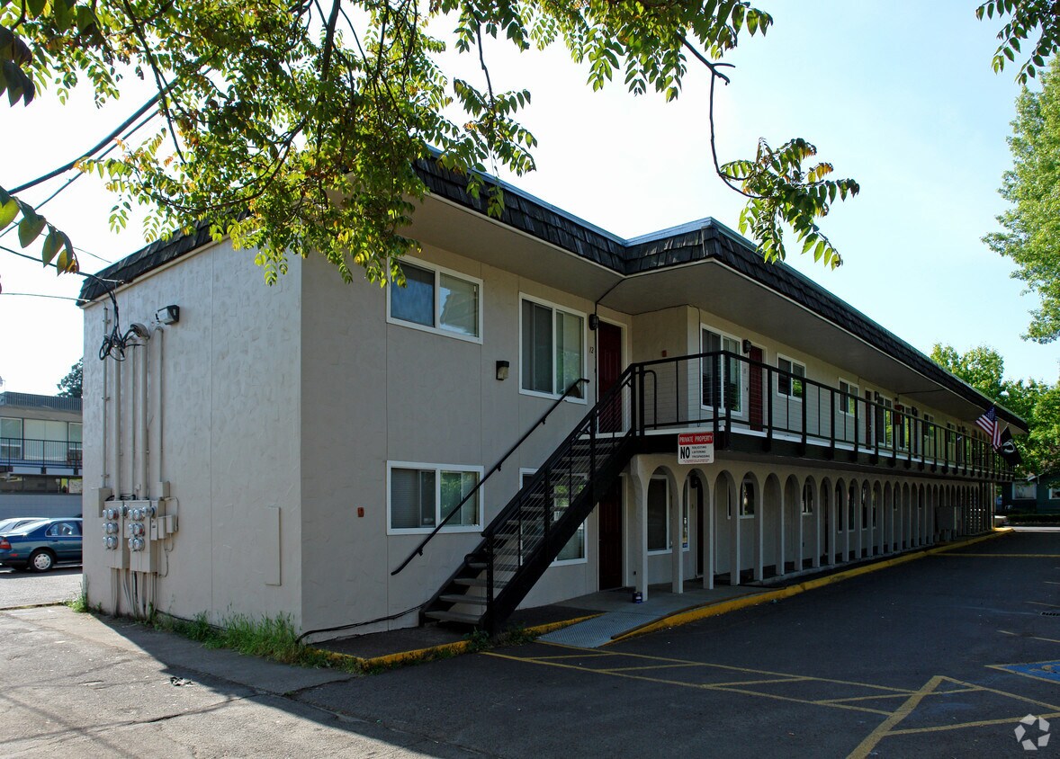 Building Photo - 951 W 7th Ave