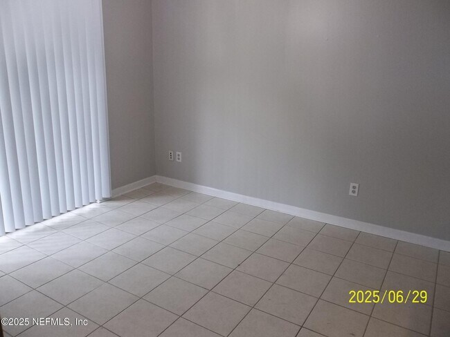 Foto del edificio - 2300 Twelve Oaks Dr