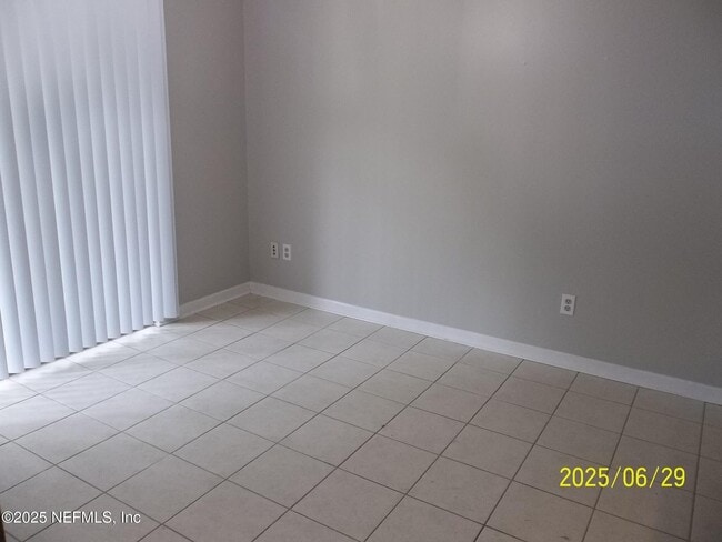 Building Photo - 2300 Twelve Oaks Dr
