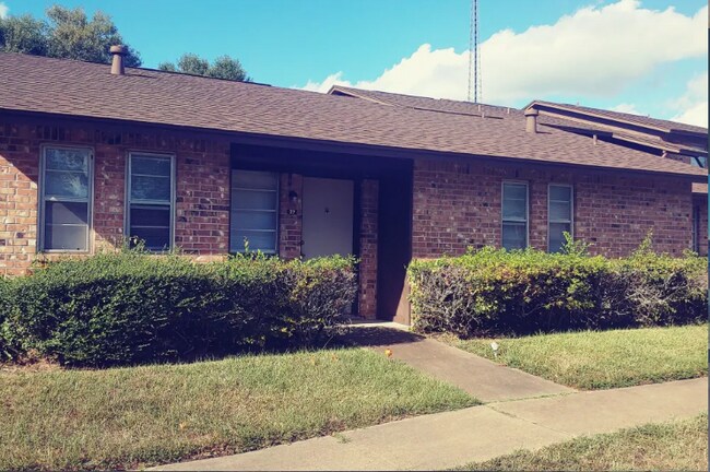 Building Photo - 1510 E Loop 304