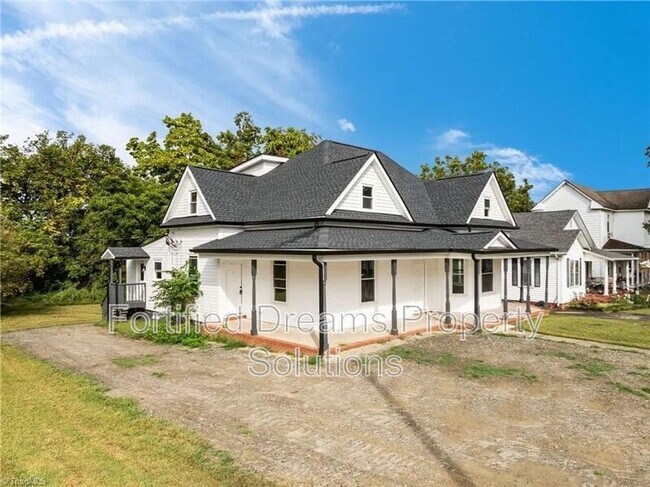 Building Photo - 608 Montgomery St