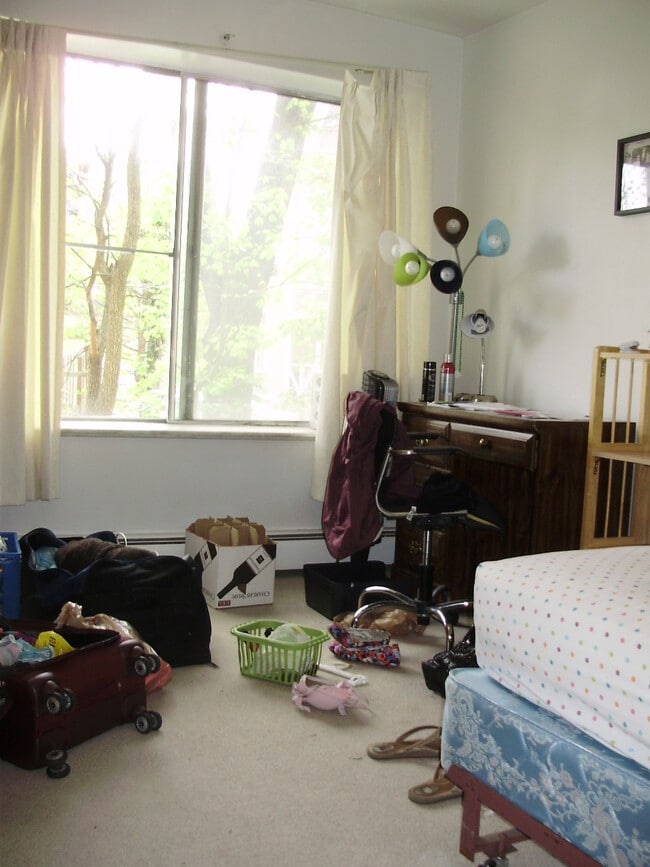 Two bedroom unit bedroom - 415 Lawrence St