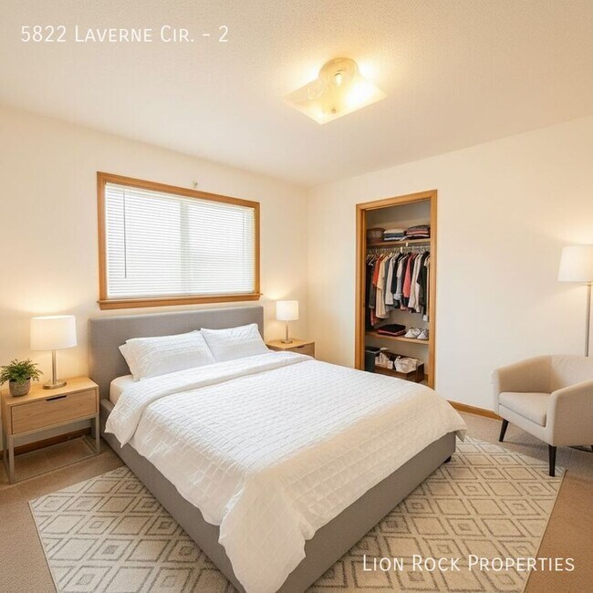 Foto del edificio - 5822 Laverne Cir N