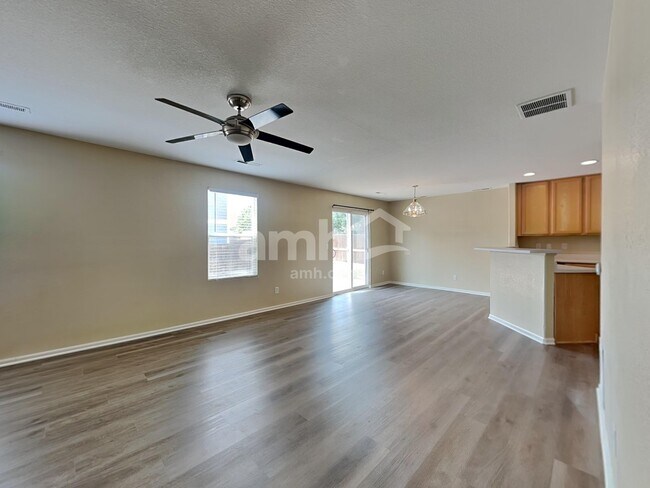 Building Photo - 201 Stagecoach Ln