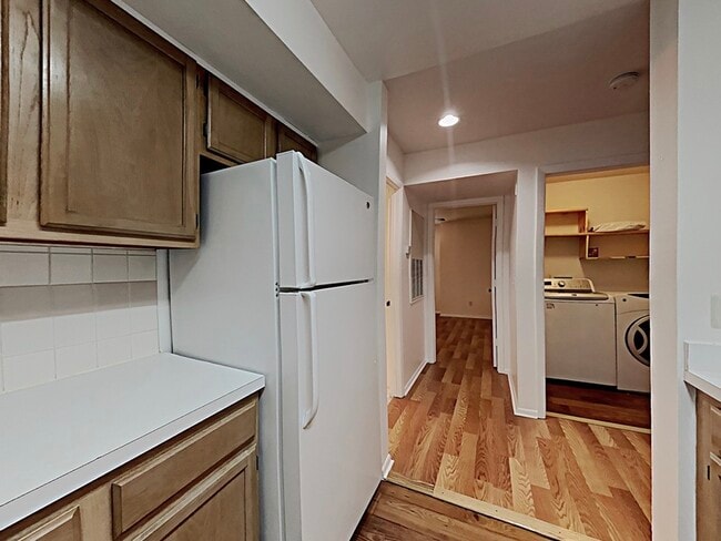 Building Photo - 490 N Pin Oak Pl