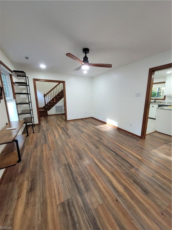 Building Photo - 6495 Glenside Ct