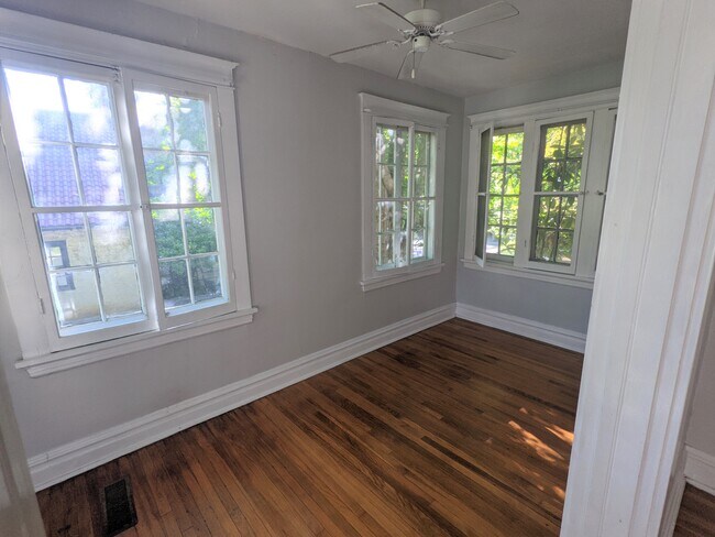 Foto del edificio - 224 N Rock Hill Rd