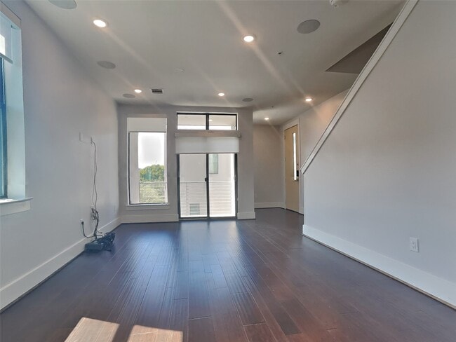 Foto del edificio - 2401 Crawford St