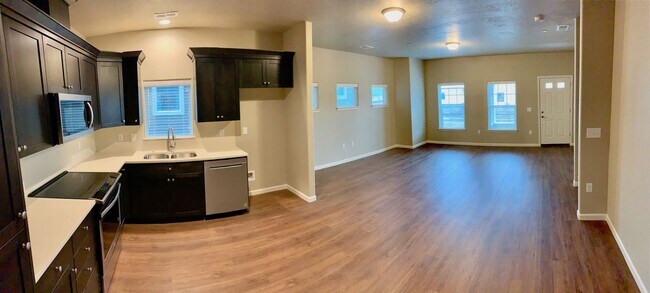 Foto del edificio - New Townhome Steps from Willamette River