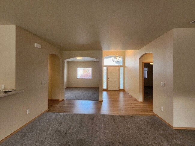 Foto del edificio - Stunning Home close to biking and walking paths!