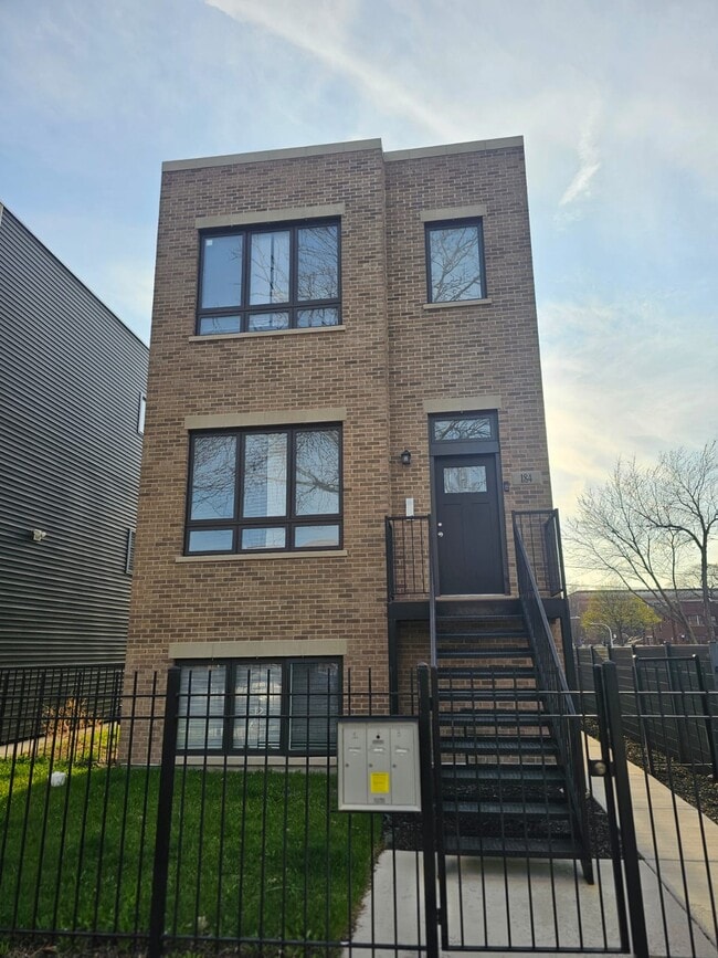 Foto del edificio - 184 N Lamon Ave