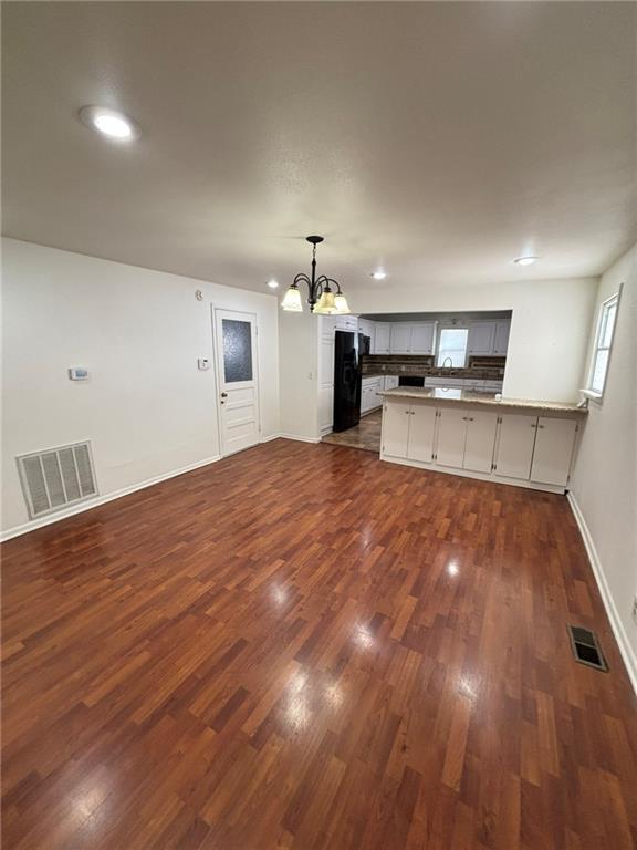 Building Photo - 868 N Main St