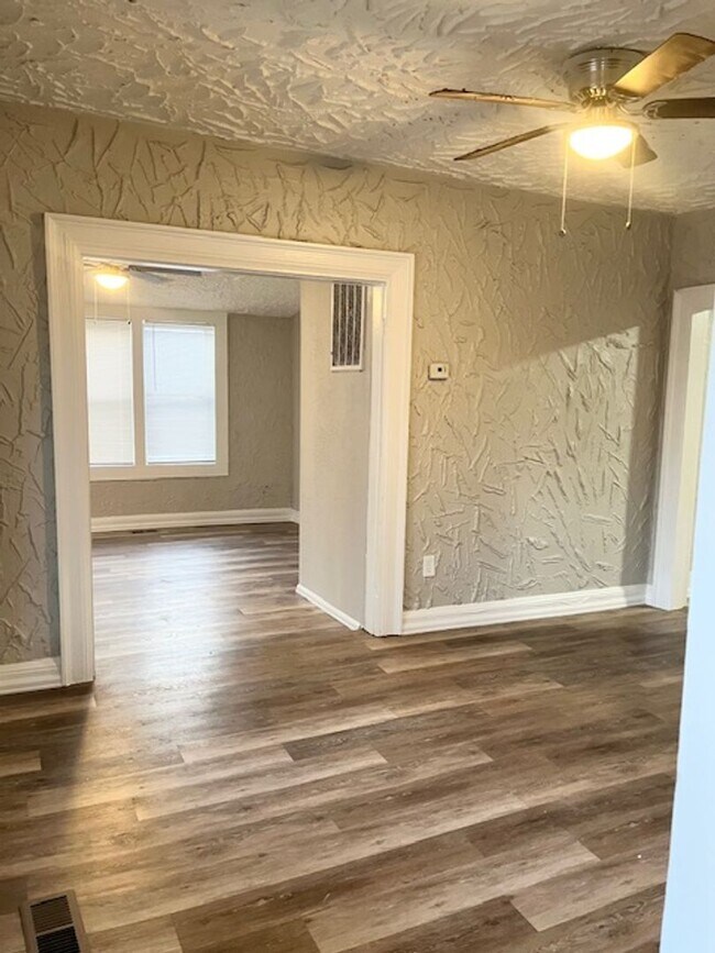 Foto del edificio - 432 E Brookside St