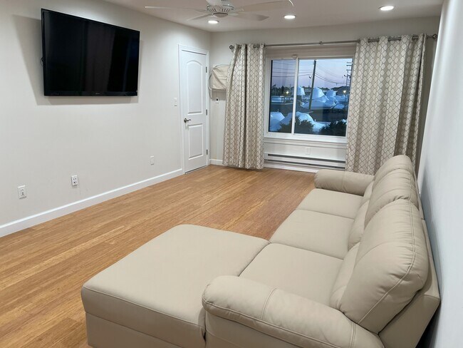 Building Photo - 1382 Ocean Ave