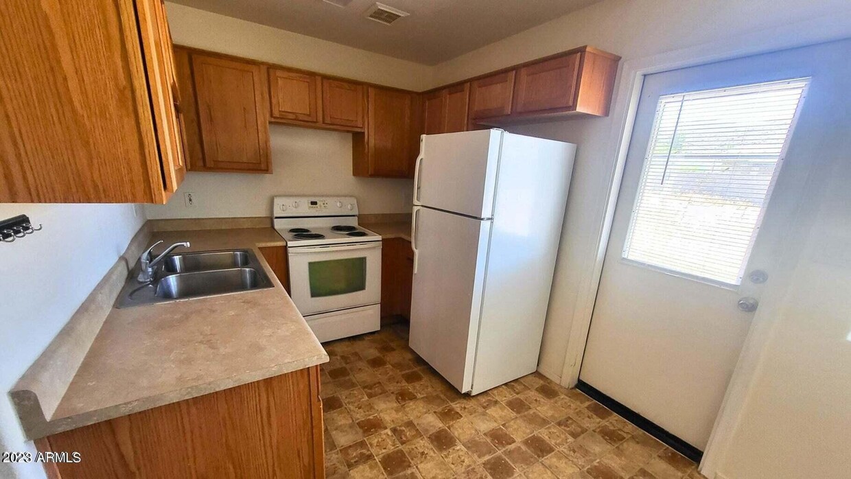 Foto del edificio - 8411 S 16th St