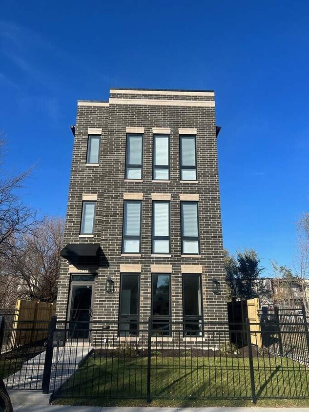 Foto principal - 2848 W Adams St