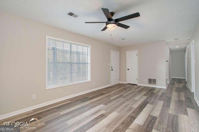 Building Photo - 2243 7 Oaks Cir