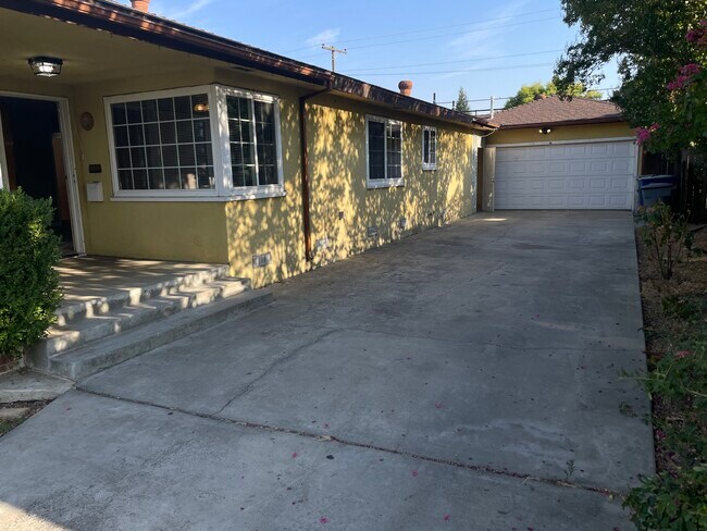 Long driveway and two car garage - 3365 E Ashlan Ave