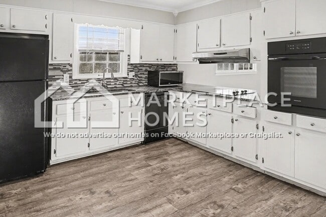 Building Photo - 201 Larkwood Dr SW