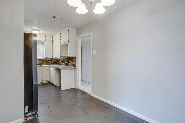 Building Photo - Lovely 3-Bedroom Home with 2 Bathrooms in Lubbock – 1,256 Sq. Ft. of Comfort!