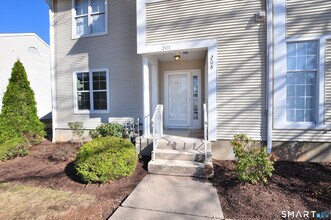 Building Photo - 207 Country Club Ct