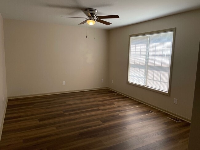 Building Photo - 1307
