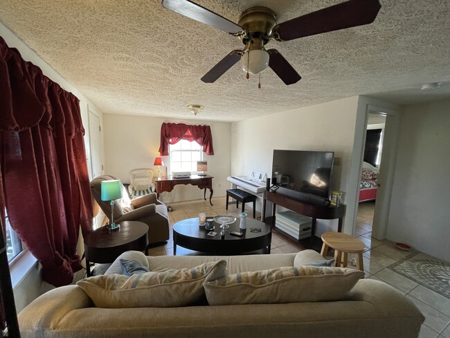 Sala de estar parte 2 - 1225 W Pierce St