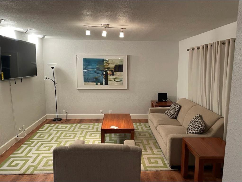 Primary Photo - 3303 W Greenridge Dr
