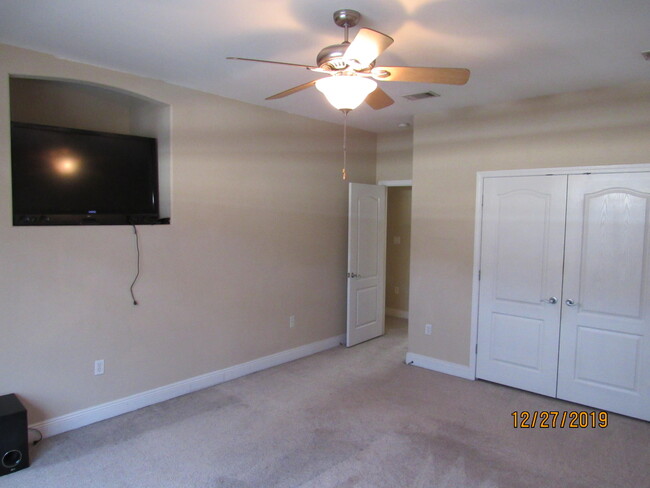 Building Photo - 544 Maple Ave