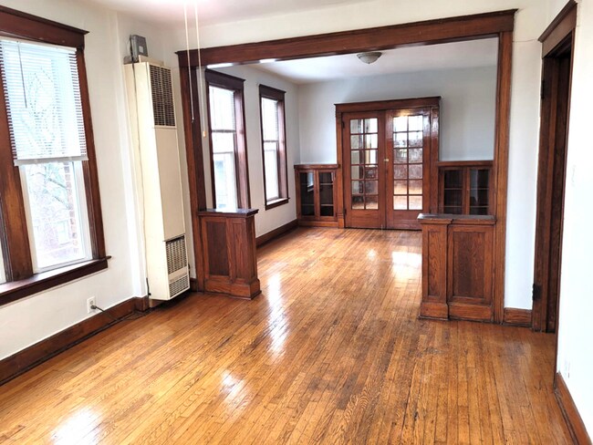 Building Photo - 4038 W Dickens Ave