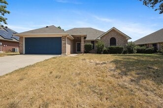 Building Photo - 2902 Hollis Dr