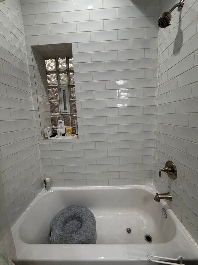 Foto del edificio - 3607 N Lakewood Ave