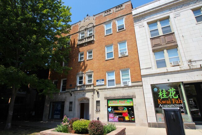 Foto del edificio - 1210 W Granville Ave