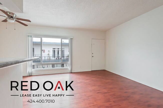 Building Photo - ~Newly Refinished~ Inviting One Bedroom on...