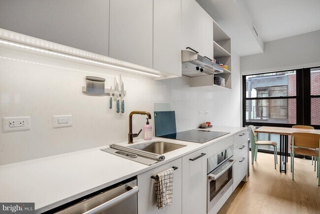 Foto del edificio - 1625 Eckington Pl NE