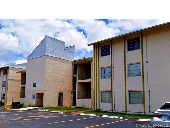 Building Photo - 8475 SW 156th Ct