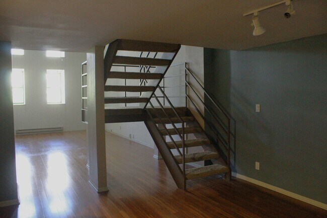 Foto del edificio - 270 E Highland Ave