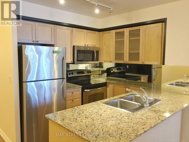 Building Photo - 761 Bay St.