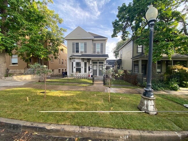 Building Photo - 658 E 3rd Ave