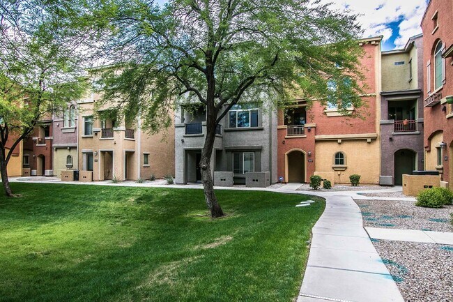 Foto del edificio - 2402 E 5th St