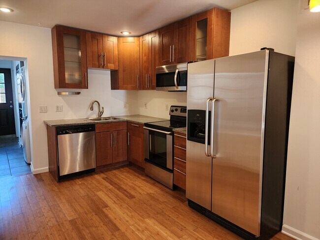 Foto del edificio - 35 N Patterson Park Ave
