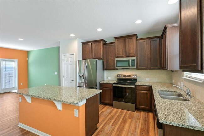 Building Photo - 448 Triumph Rd