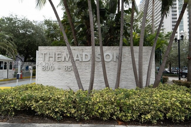 Building Photo - 800 N Miami Ave