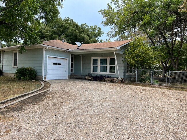 Foto del edificio - 1000 E Walnut St