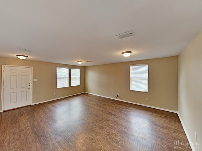 Building Photo - 505 Rosemary Dr