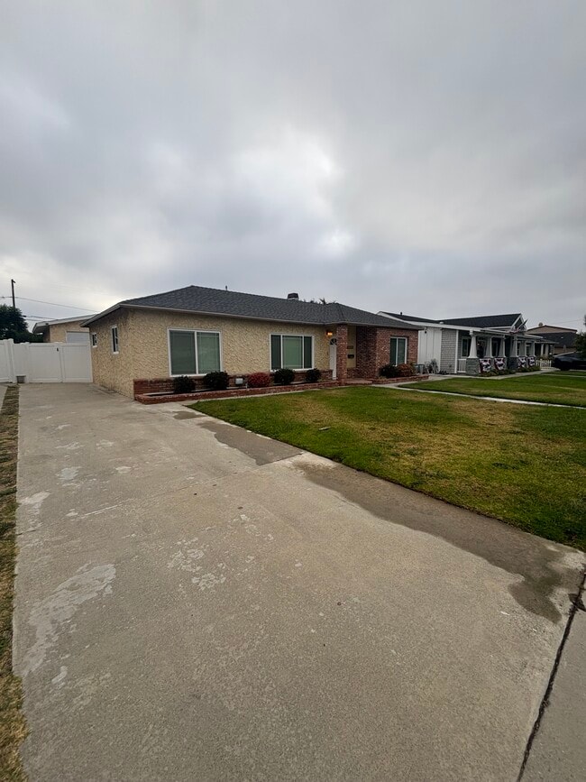 Building Photo - 4715 Milne Dr