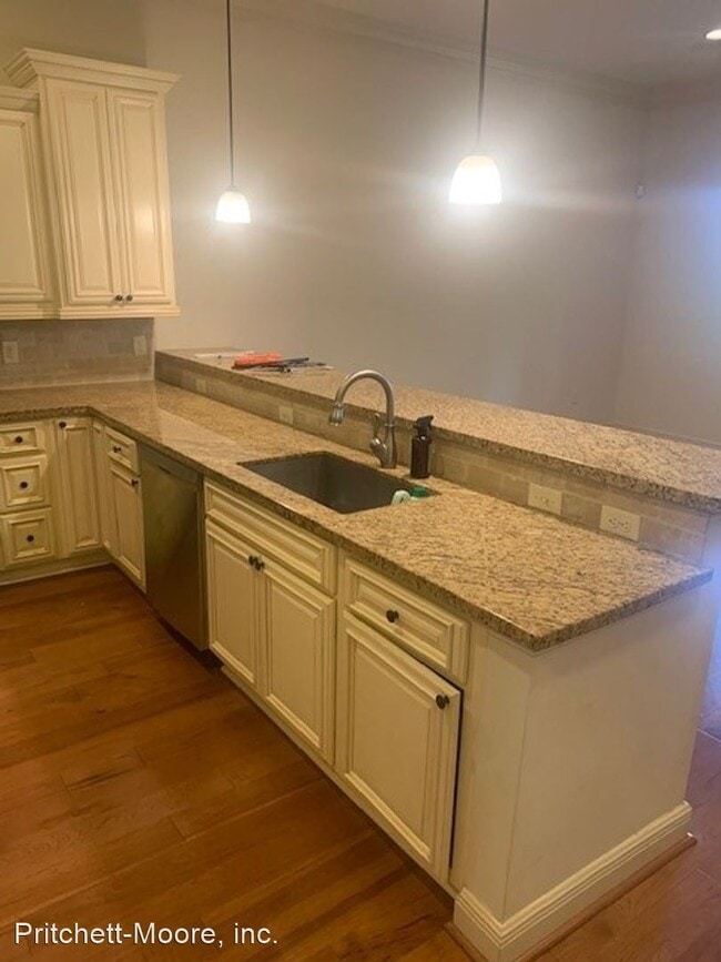 Building Photo - 3 br, 2 bath House - 1650 Jack Warner Pkwy...