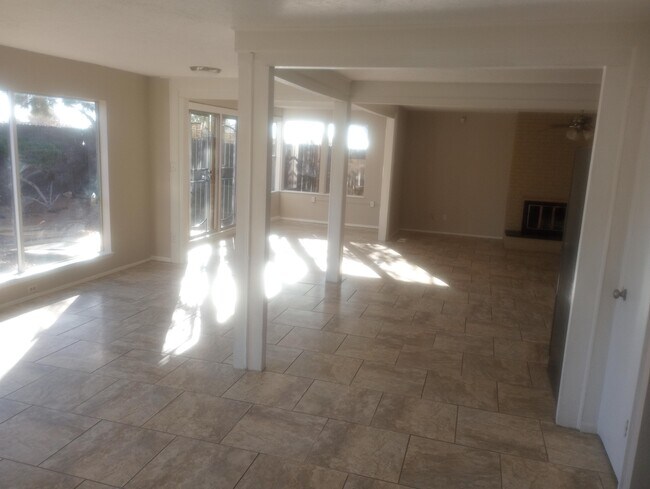 Foto del edificio - 11808 Lexington Ave NE