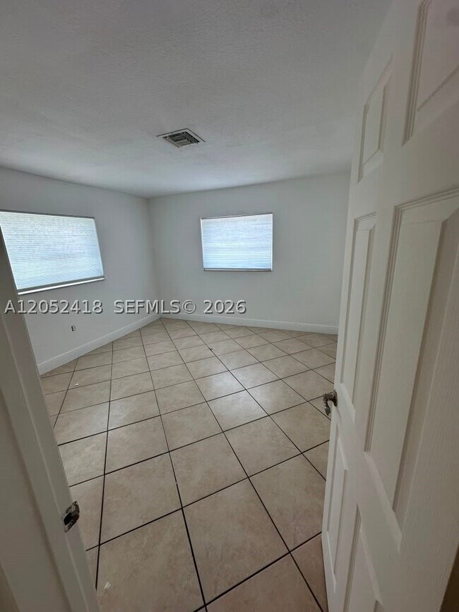 Foto del edificio - 8601 SW 94th St