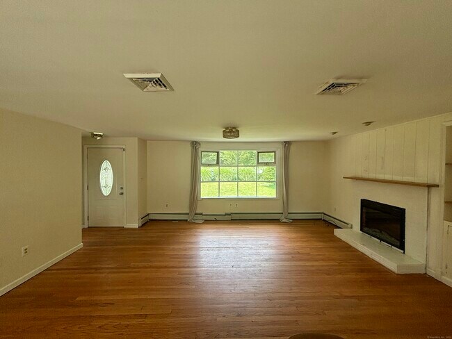 Building Photo - 155 Park Dr